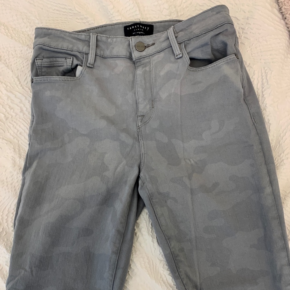 Light gray camo Sanctuary high waisted pants